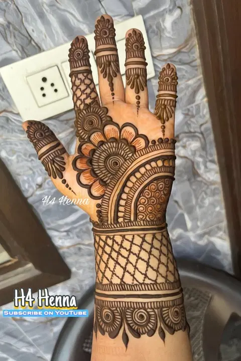 arabic royal finger mehndi design