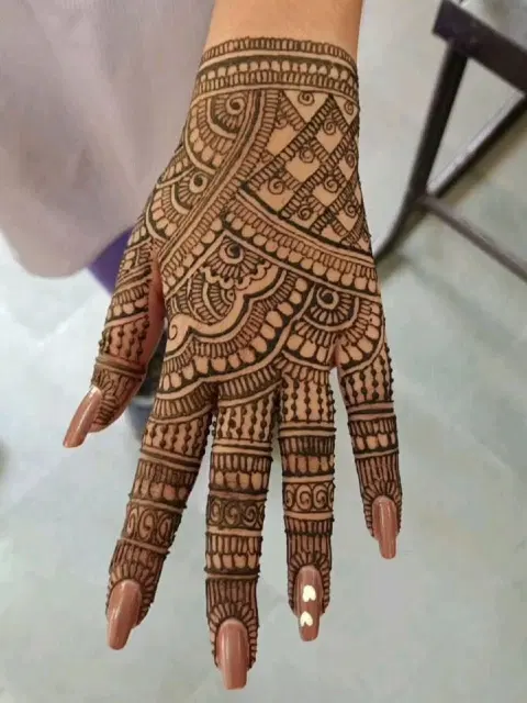 bridal simple circle back hand mehndi design