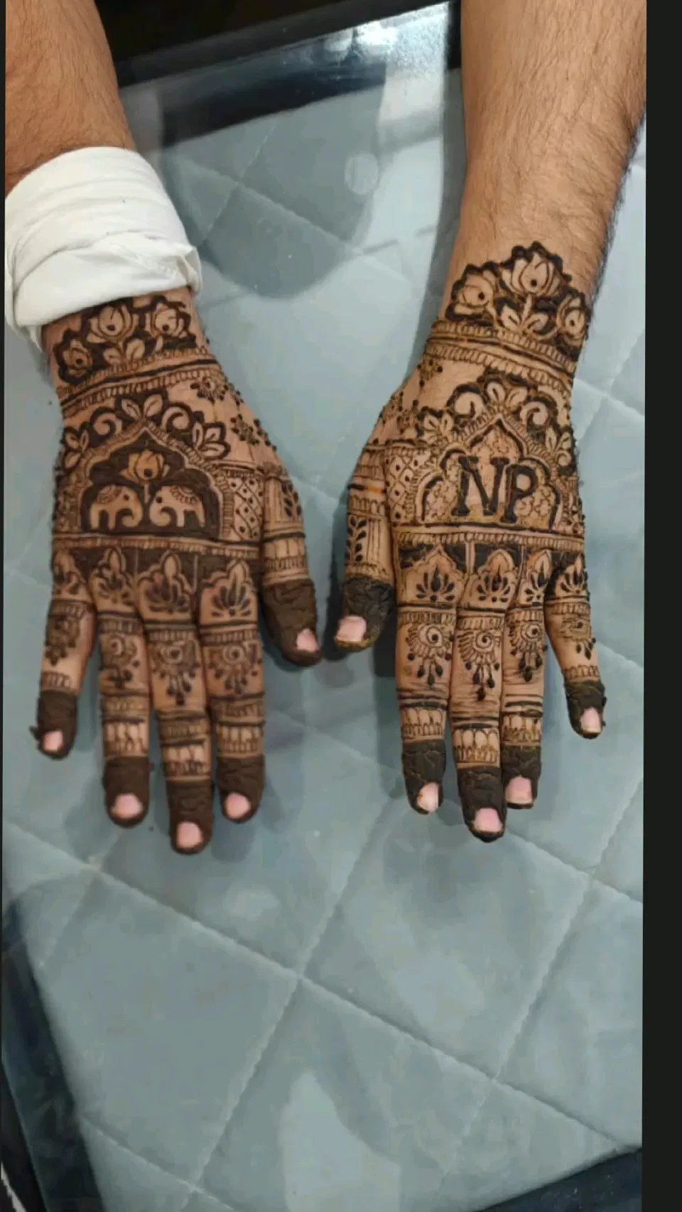 Bridal Stylish Back Hand Mehndi Design with Deity and Figures (6)