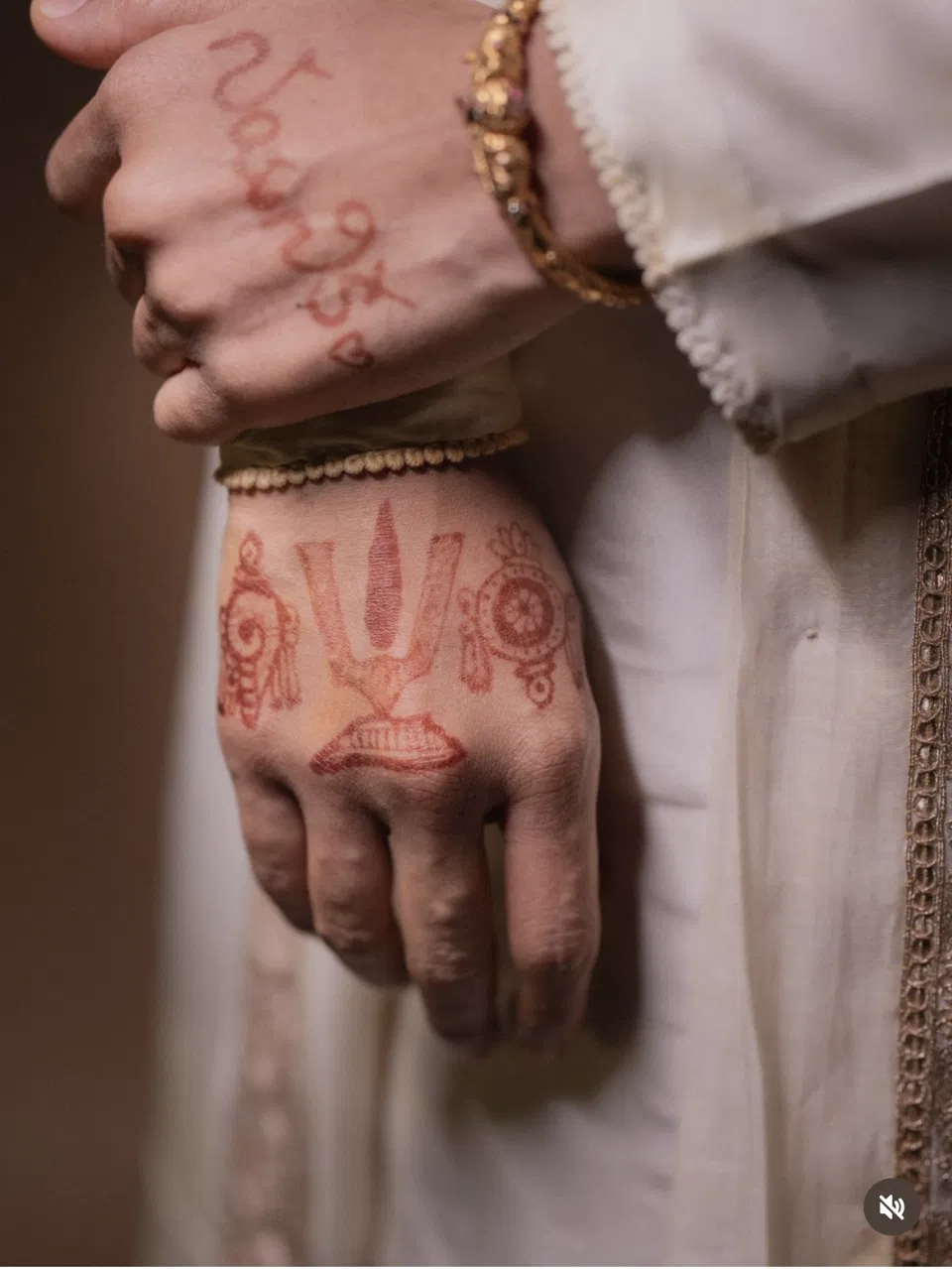 Royal Simple Back Hand Mehndi Design with Deity and Figures (3)