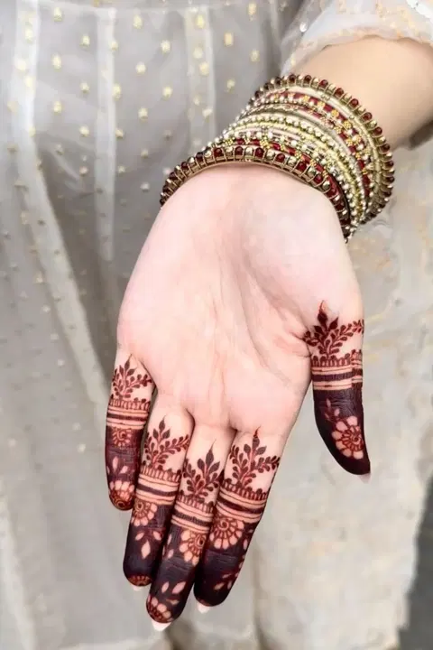 aesthetic minimal back hand mehndi design