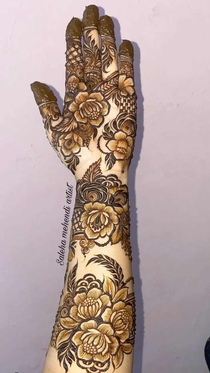 Aesthetic Arabic Foot Mehndi Design with Flowers and Lotus