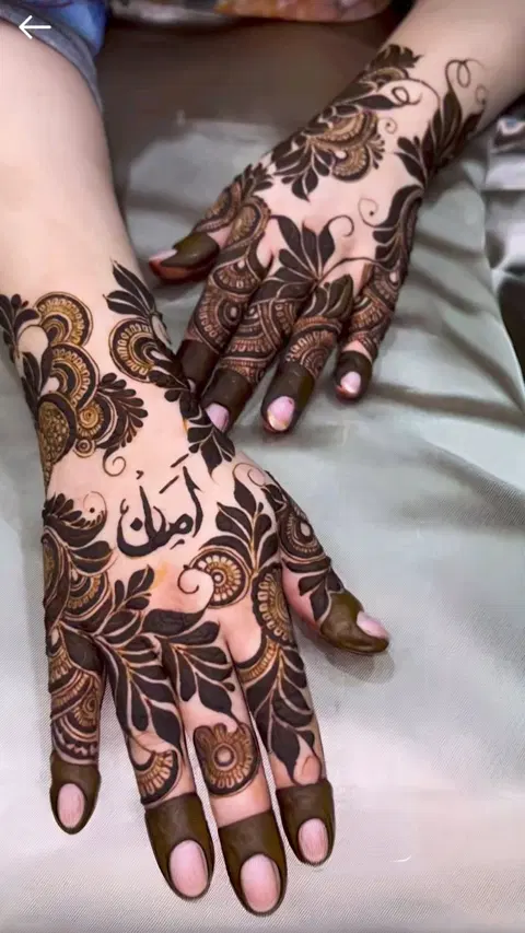 aesthetic arabic circle finger mehndi design