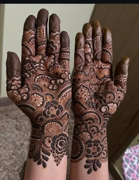 aesthetic bridal circle finger mehndi design