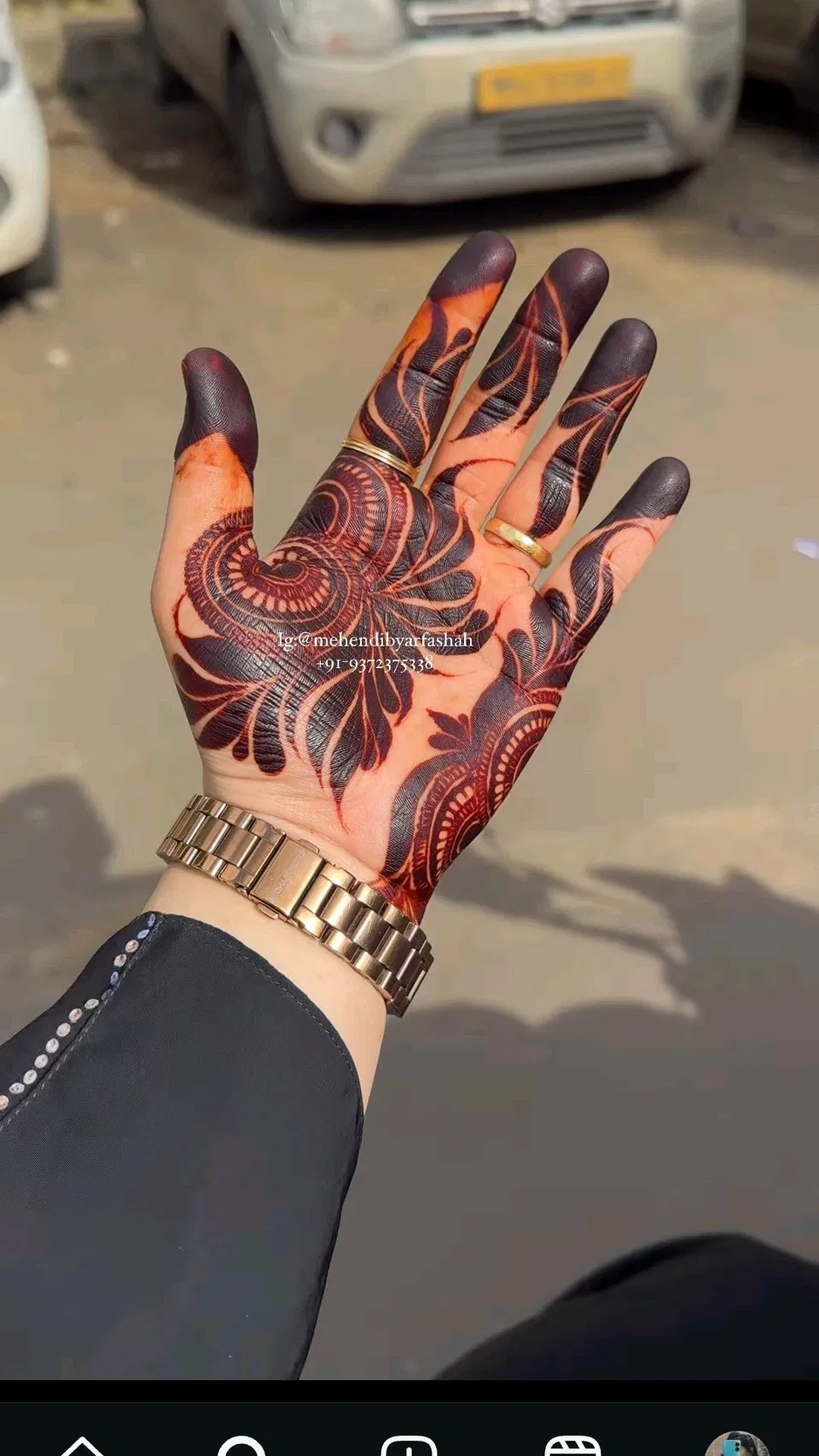 Aesthetic Dubai Front Hand Mehndi Design with Gol Tikki