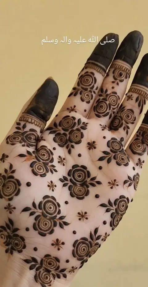 aesthetic dubai flower finger mehndi design