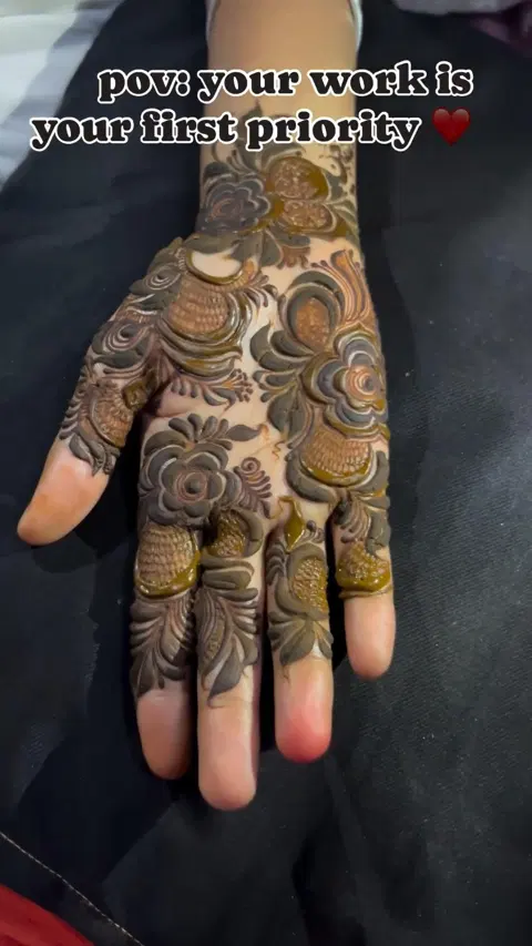 aesthetic arabic finger mehndi design