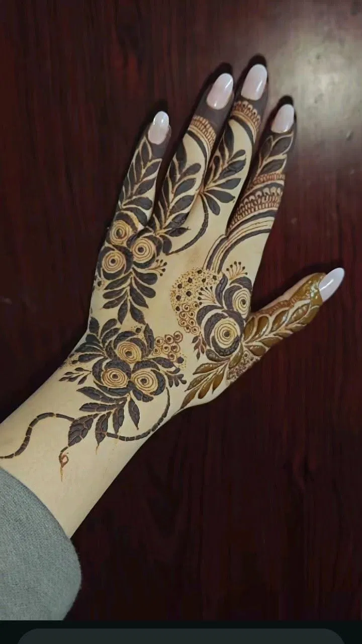 Aesthetic Arabic Back Hand Mehndi Design with Flowers and Peacock (2)