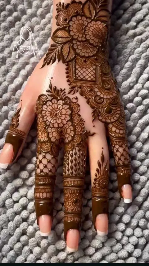 aesthetic arabic flower back hand mehndi design