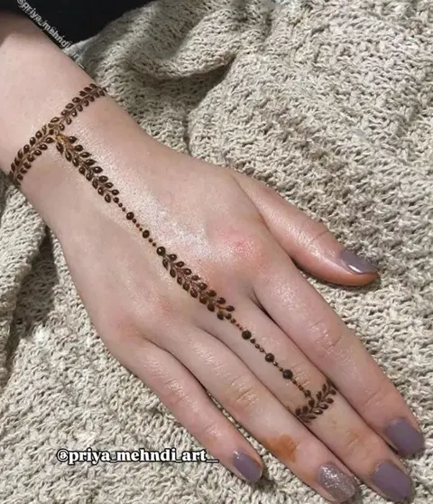 arabic minimal circle back hand mehndi design