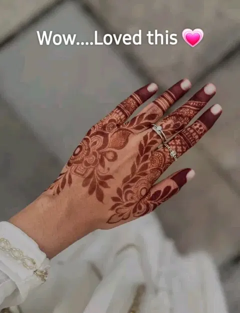 aesthetic minimal flower finger mehndi design