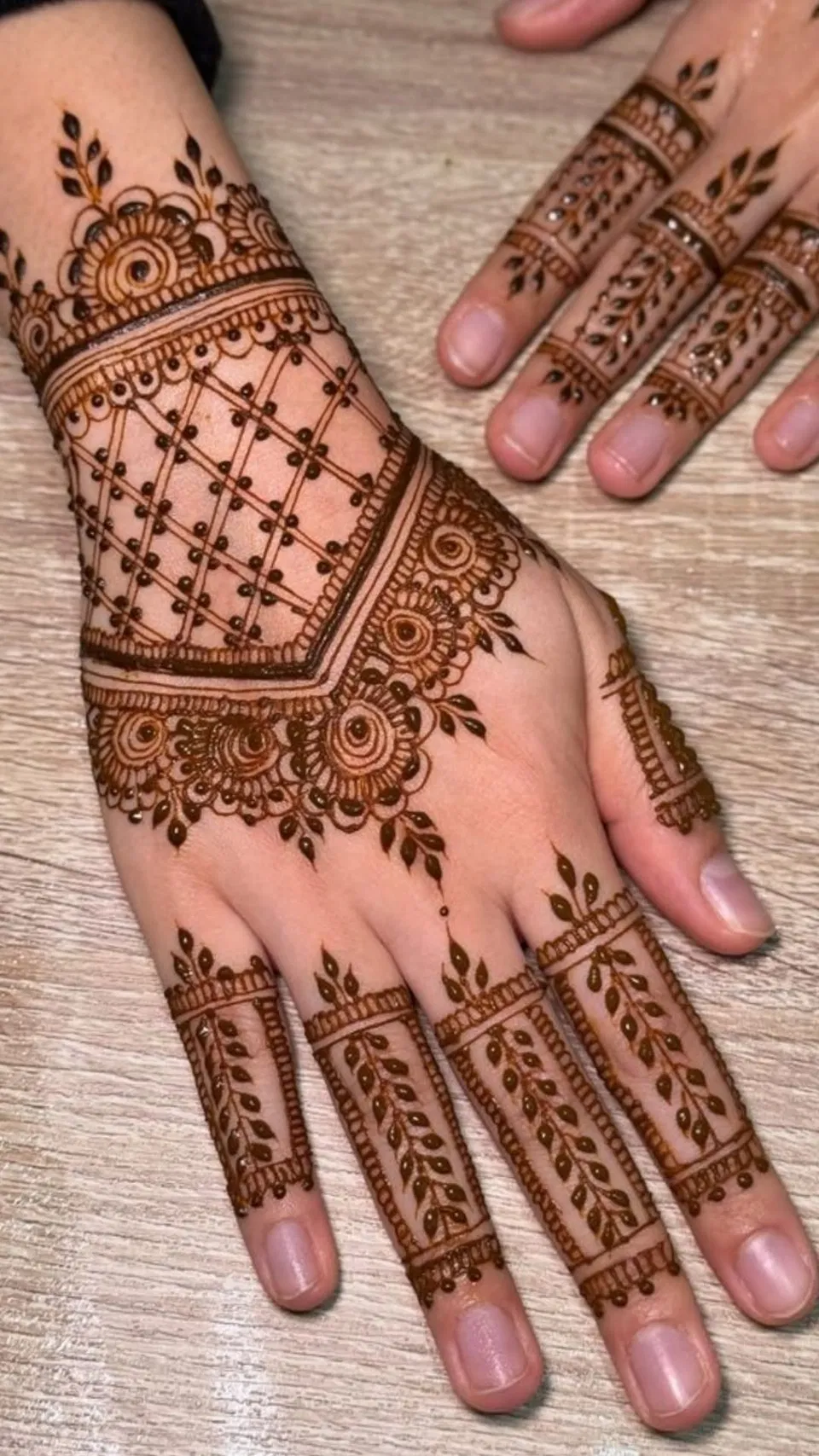Simple Back Hand Mehndi Design with Bel and Gol Tikki for Teej