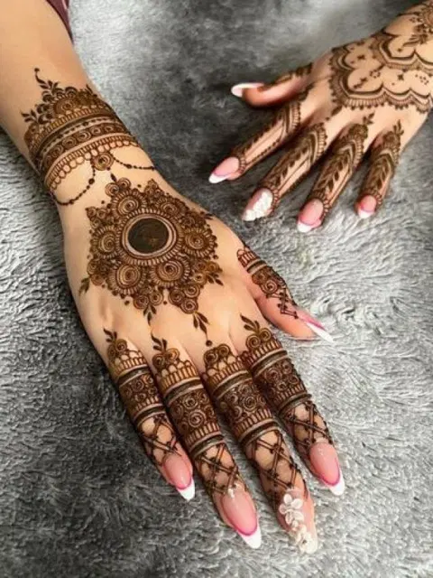aesthetic bridal circle back hand mehndi design
