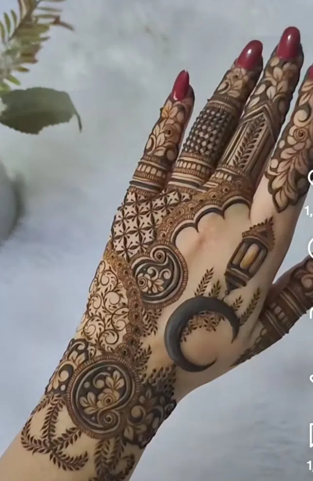 Bridal Simple Finger Mehndi Design with Moon for Eid