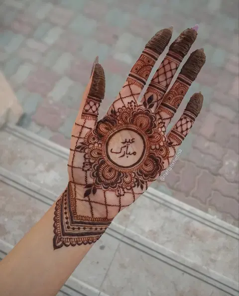 aesthetic arabic circle front hand mehndi design