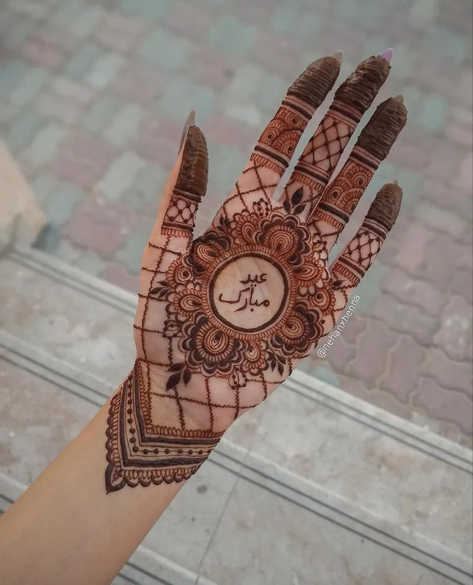 Aesthetic Arabic Front Hand Mehndi Design with Gol Tikki, Moon and Hidden Name for Eid