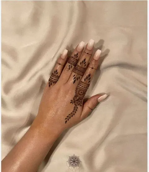 aesthetic minimal back hand mehndi design