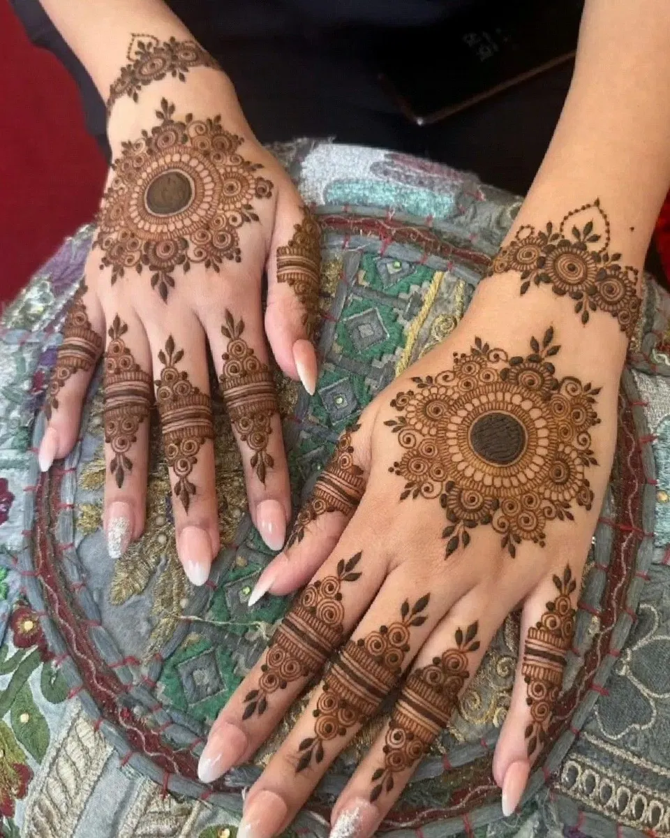 Back Hand Mehndi Design with Gol Tikki
