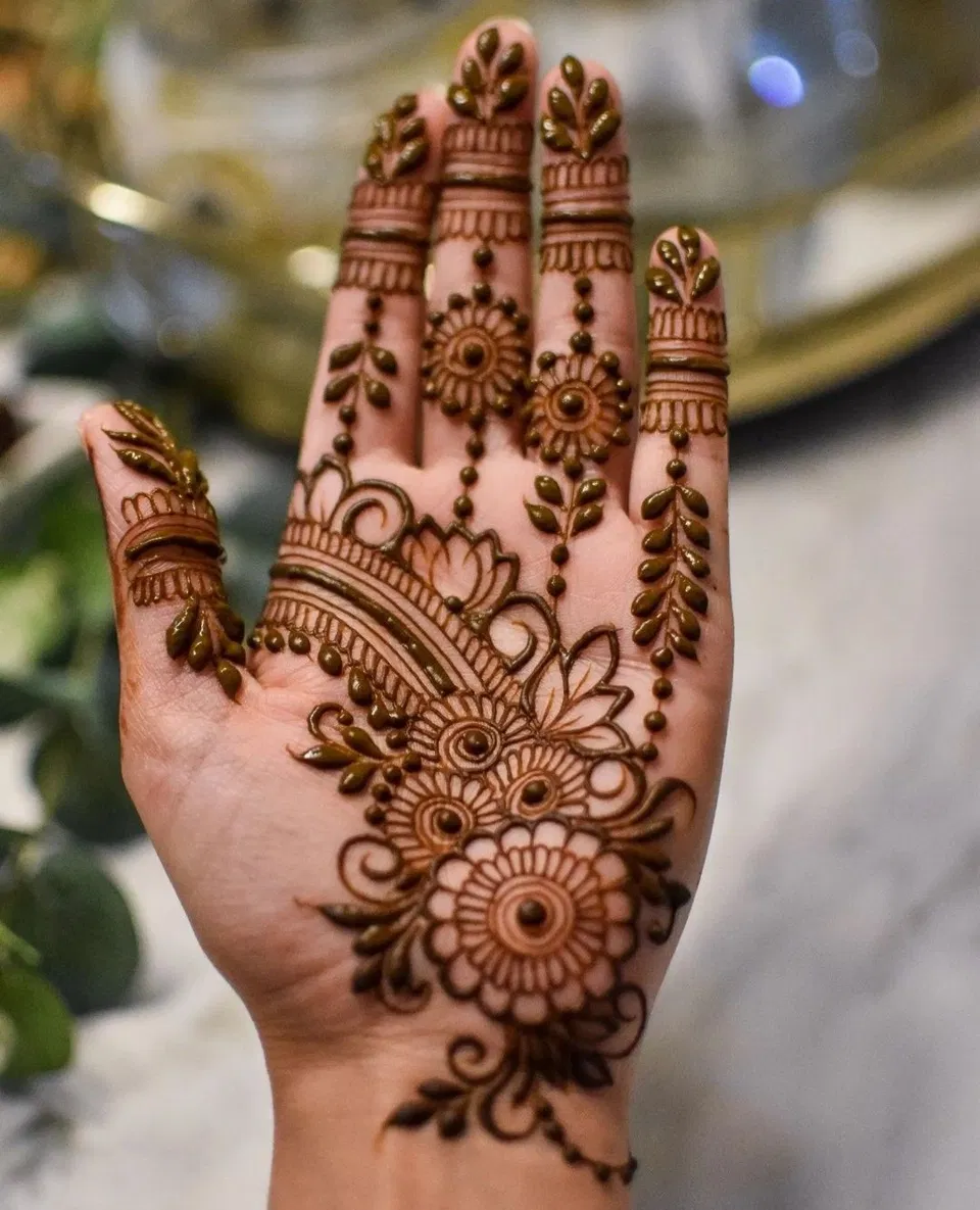 Arabic Simple Back Hand Mehndi Design with Bel and Gol Tikki for Eid