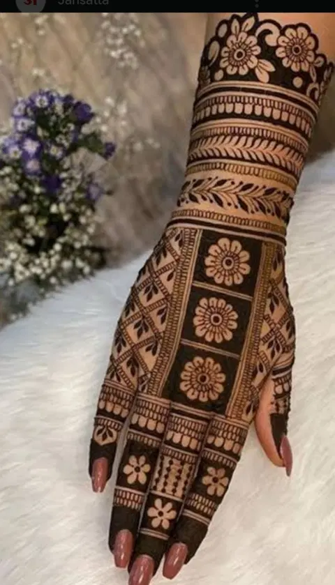 bridal stylish bel back hand mehndi design