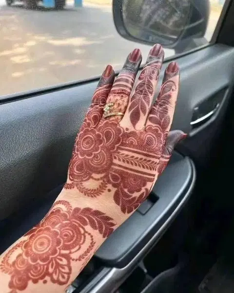 dubai simple flower back hand mehndi design