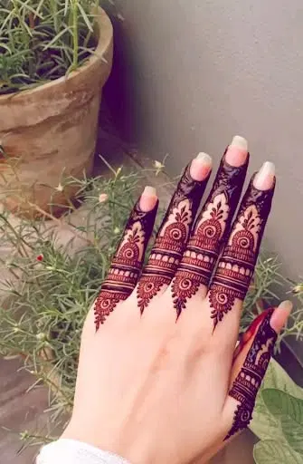 aesthetic royal circle back hand mehndi design