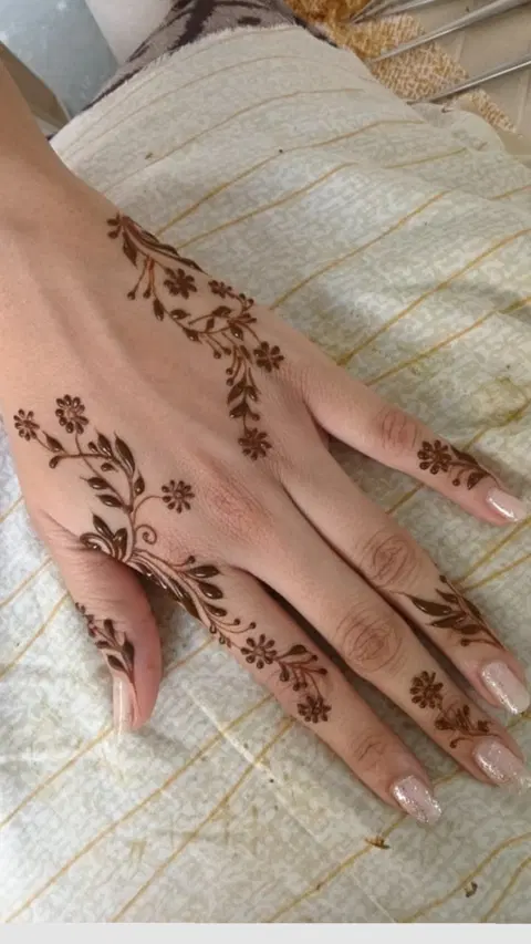 aesthetic arabic flower arm mehndi design