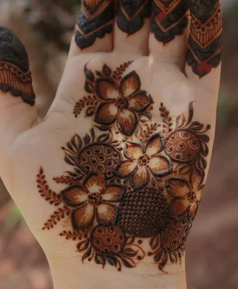 aesthetic royal flower finger mehndi design