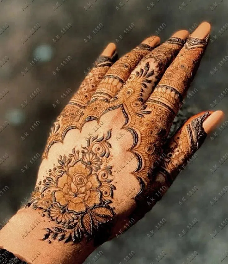 Aesthetic Royal Back Hand Mehndi Design with Flowers (10)