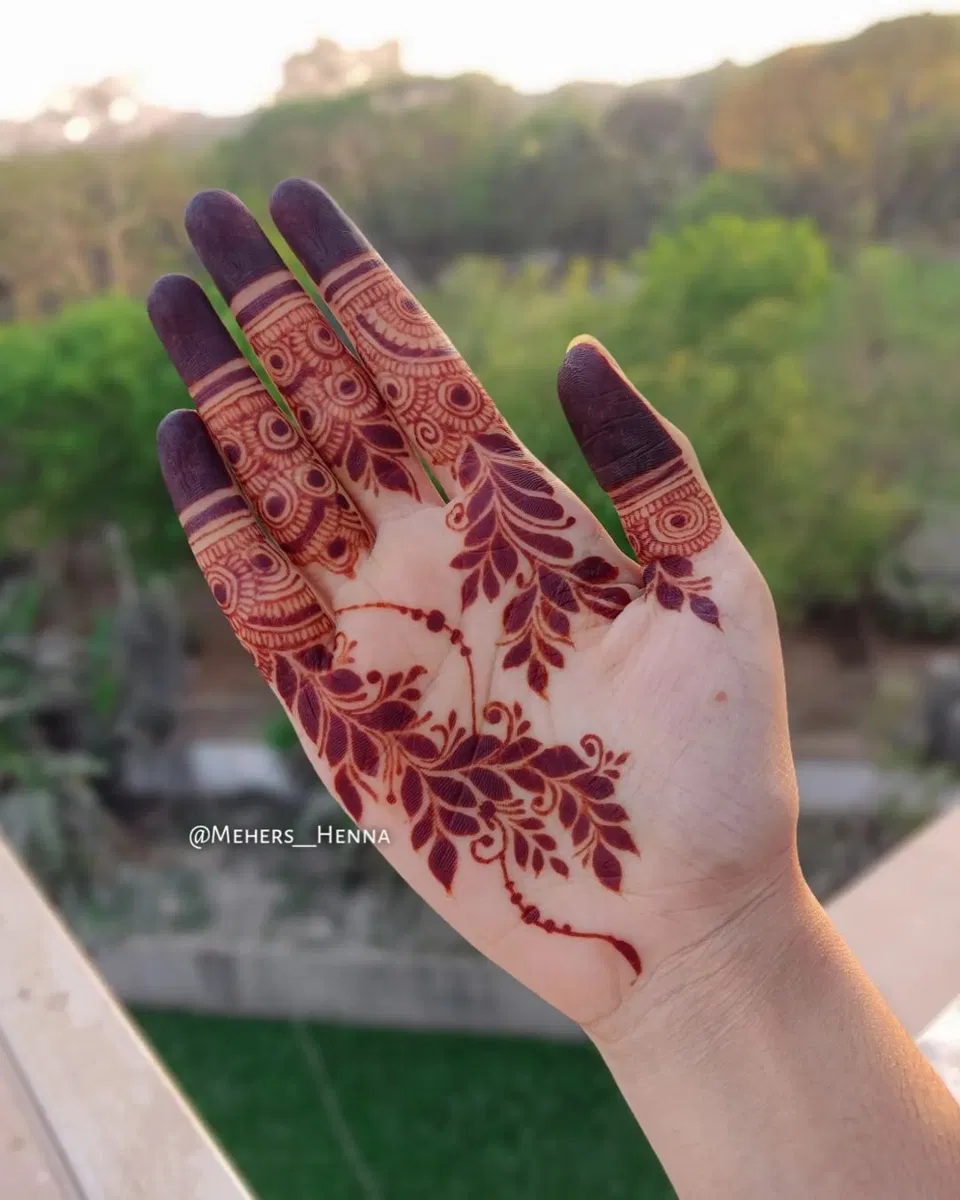 Aesthetic Arabic Front Hand Mehndi Design with Gol Tikki, Flowers and Lotus (6)