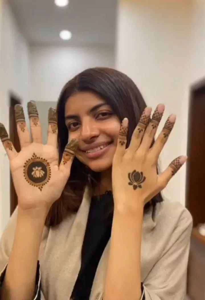 Minimal Simple Finger Mehndi Design with Gol Tikki and Lotus