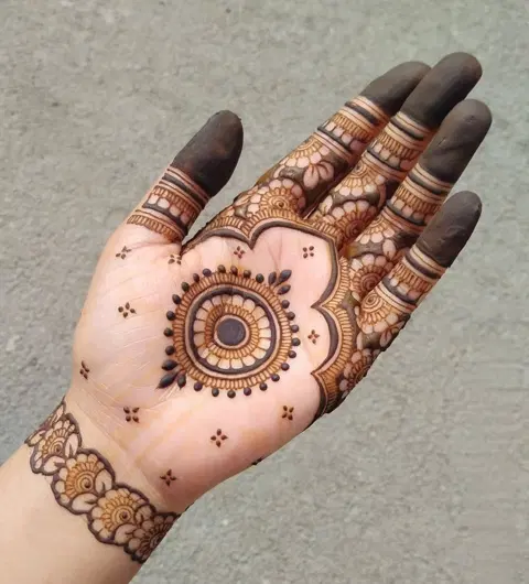 simple circle front hand mehndi design