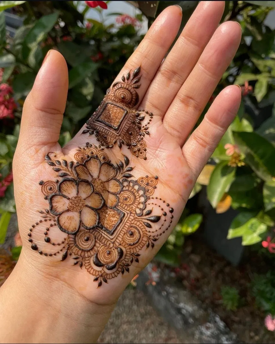 Aesthetic Minimal Front Hand Mehndi Design with Gol Tikki and Flowers (3)