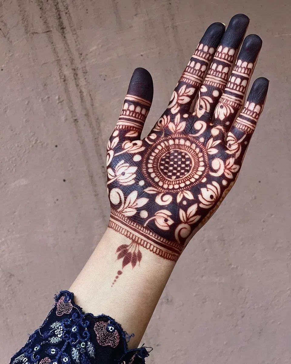 Simple Finger Mehndi Design with Gol Tikki (4)