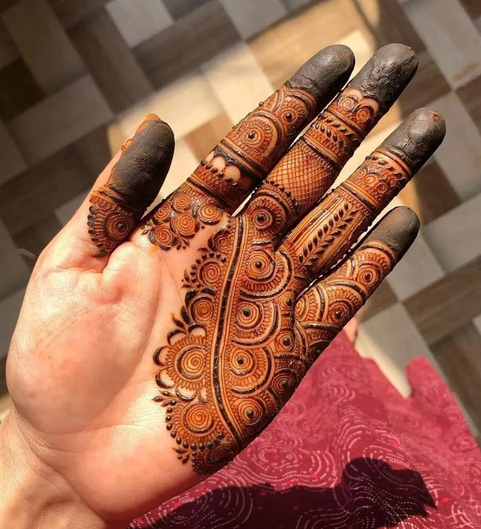 Simple Stylish Front Hand Mehndi Design
