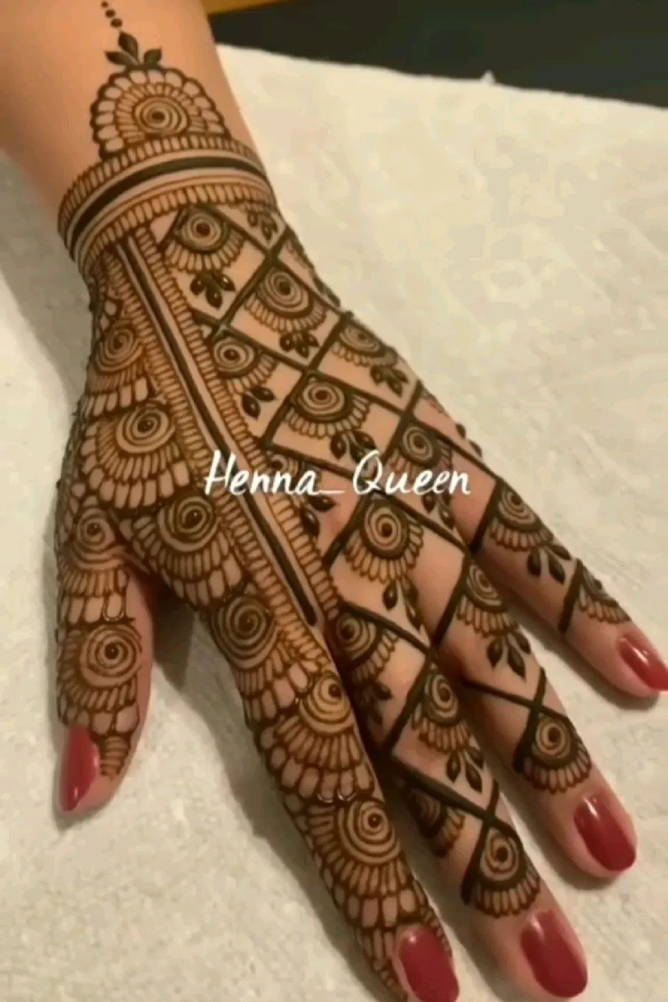 Arabic Bridal Back Hand Mehndi Design (25)