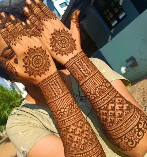 bridal stylish circle arm mehndi design