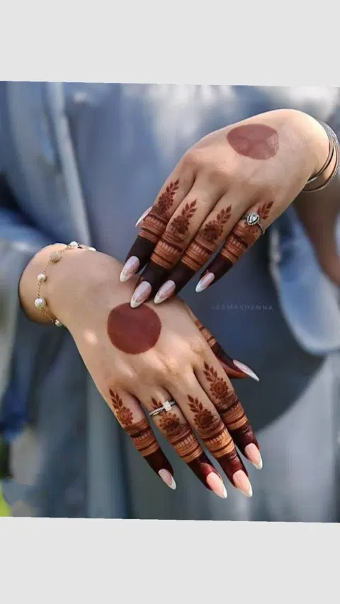 minimal simple back hand mehndi design