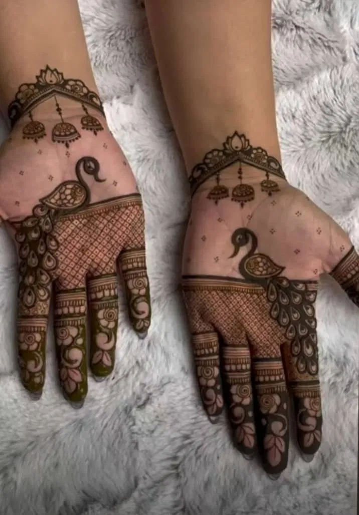 Stylish Front Hand Mehndi Design with Peacock (5)