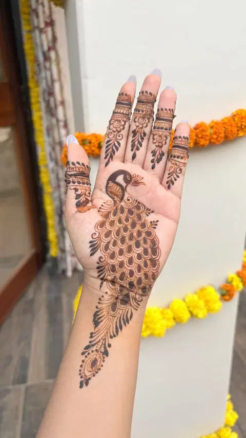 simple stylish circle finger mehndi design