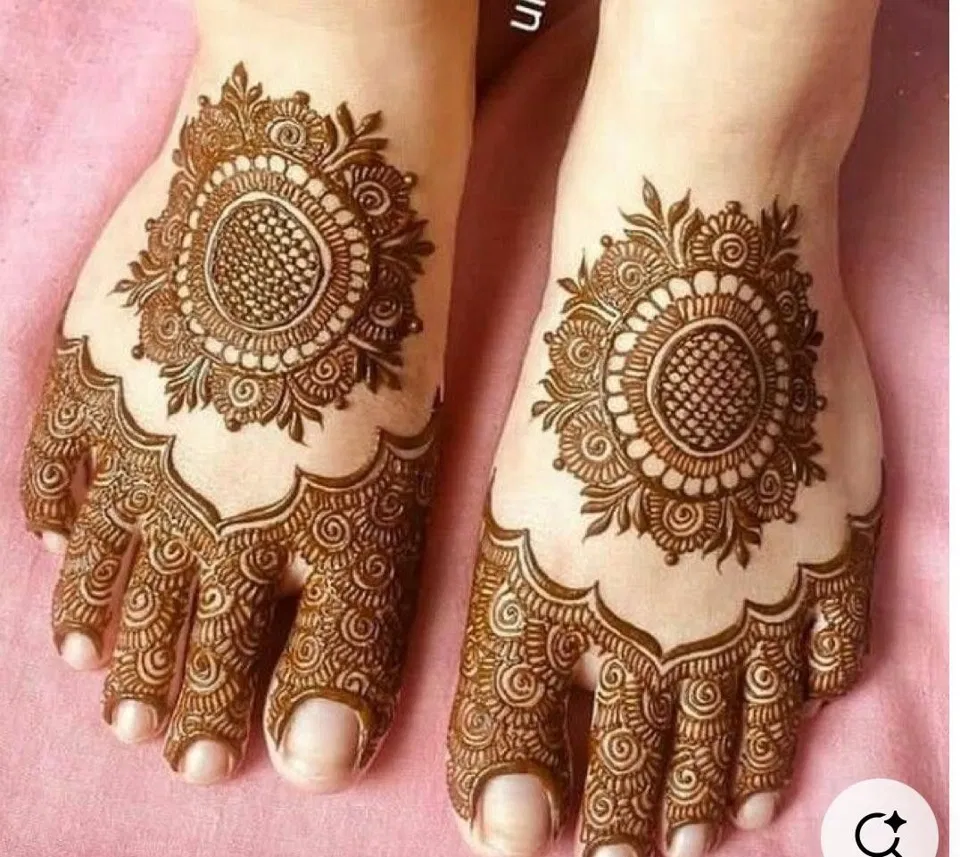 Bridal Pakistani Foot Mehndi Design with Gol Tikki and Deity