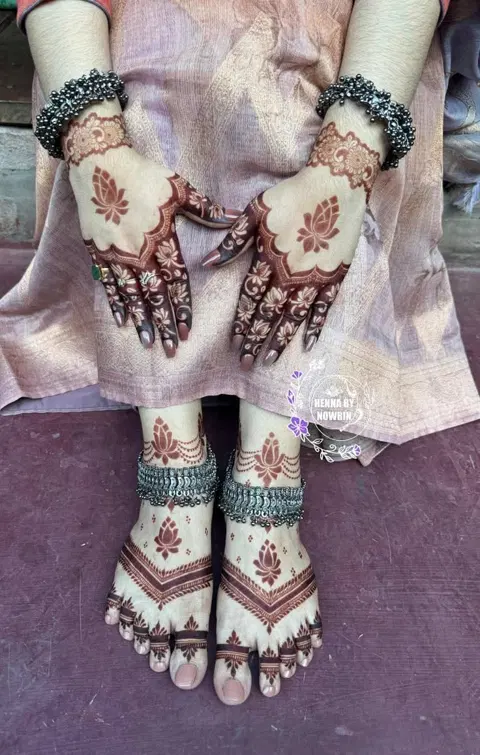 bridal indian lotus foot mehndi design