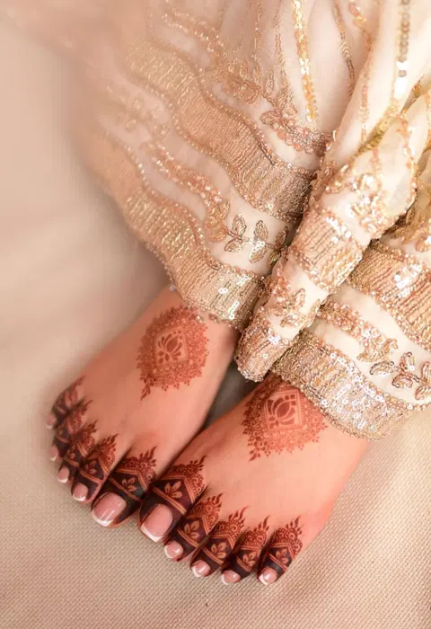 bridal pakistani back hand mehndi design