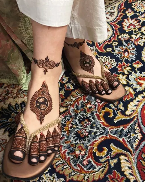 bridal pakistani foot mehndi design