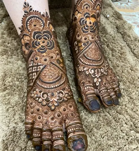 bridal indian figure foot mehndi design