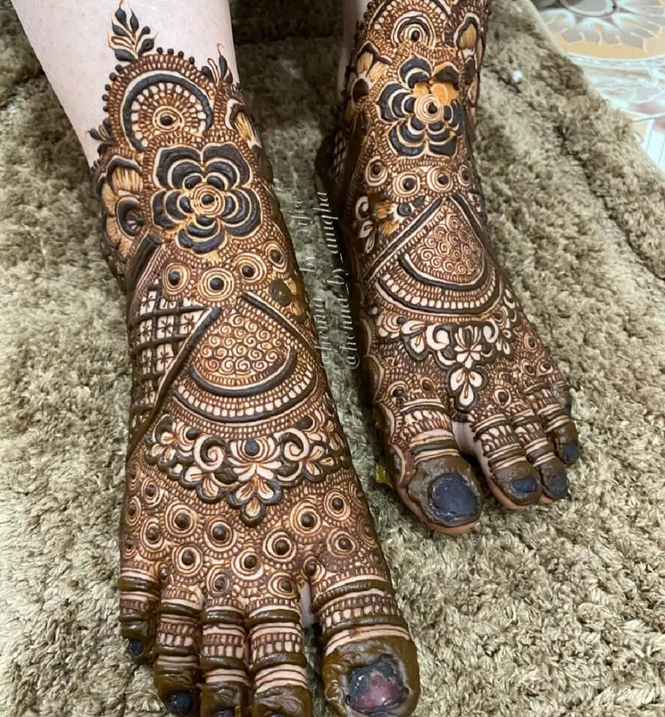 Bridal Indian Foot Mehndi Design with Figures and Flowers (6)