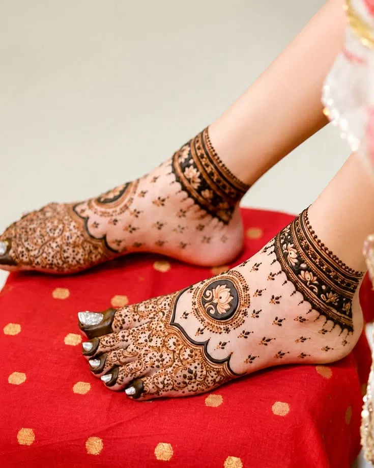 Arabic Bridal Back Hand Mehndi Design with Figures for Karwa Chauth