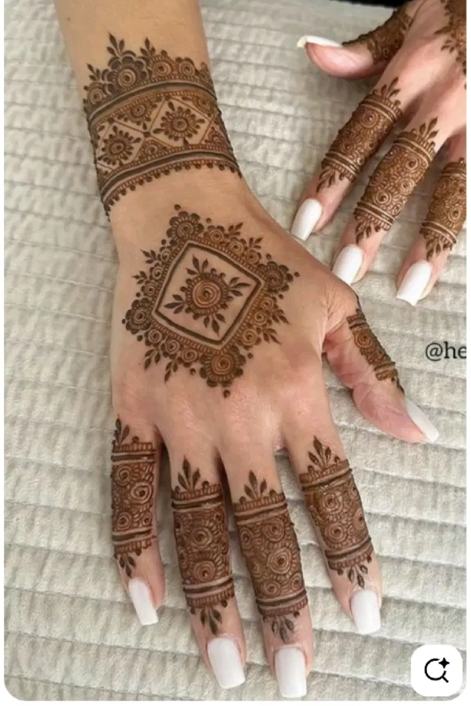 Bridal Royal Back Hand Mehndi Design with Gol Tikki (3)