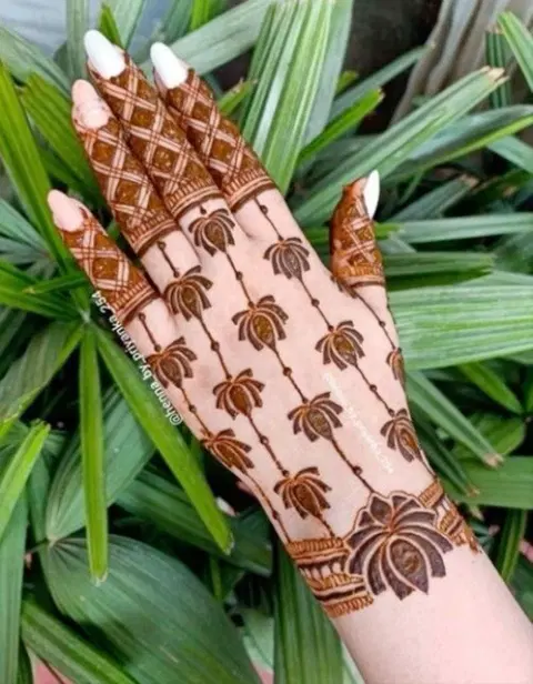 bridal stylish circle back hand mehndi design