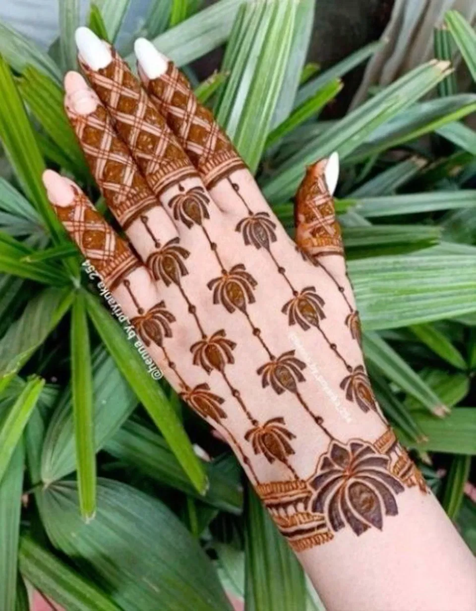 Bridal Stylish Back Hand Mehndi Design with Gol Tikki and Lotus (4)